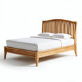 Houten bed met gespijlede rugleuning en afmetingen van 200 x 160 x 110cm